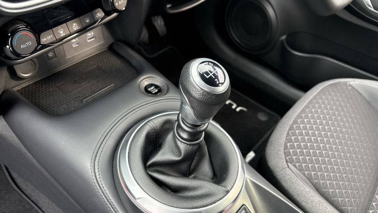 Nissan Juke 1.0 DiG-T N-Connecta 5dr Petrol Hatchback